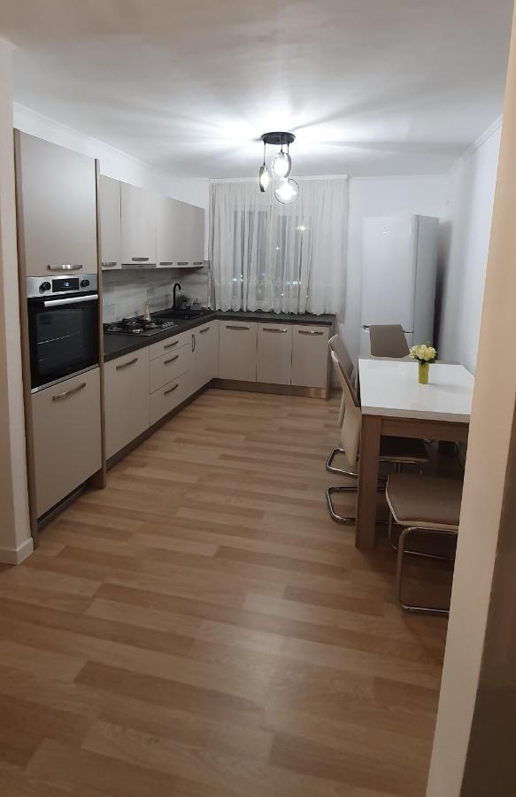Rebecca Sweet Apartment Oradea Zewnętrze zdjęcie