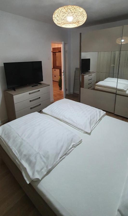 Rebecca Sweet Apartment Oradea Zewnętrze zdjęcie